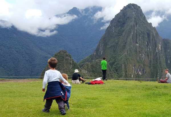 Machu Picchu con niños - Por acá y por allá